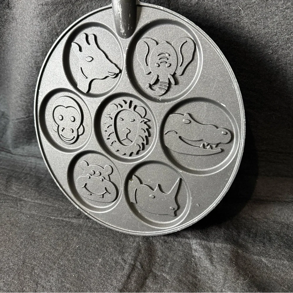 Nordic Ware USA Zoo Animal Faces Pancake Griddle Pan Heavy Cast Aluminum